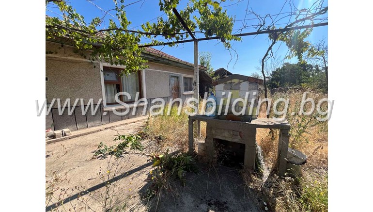 1-етажна обл.Пловдив с.Ръжево 120 кв.м